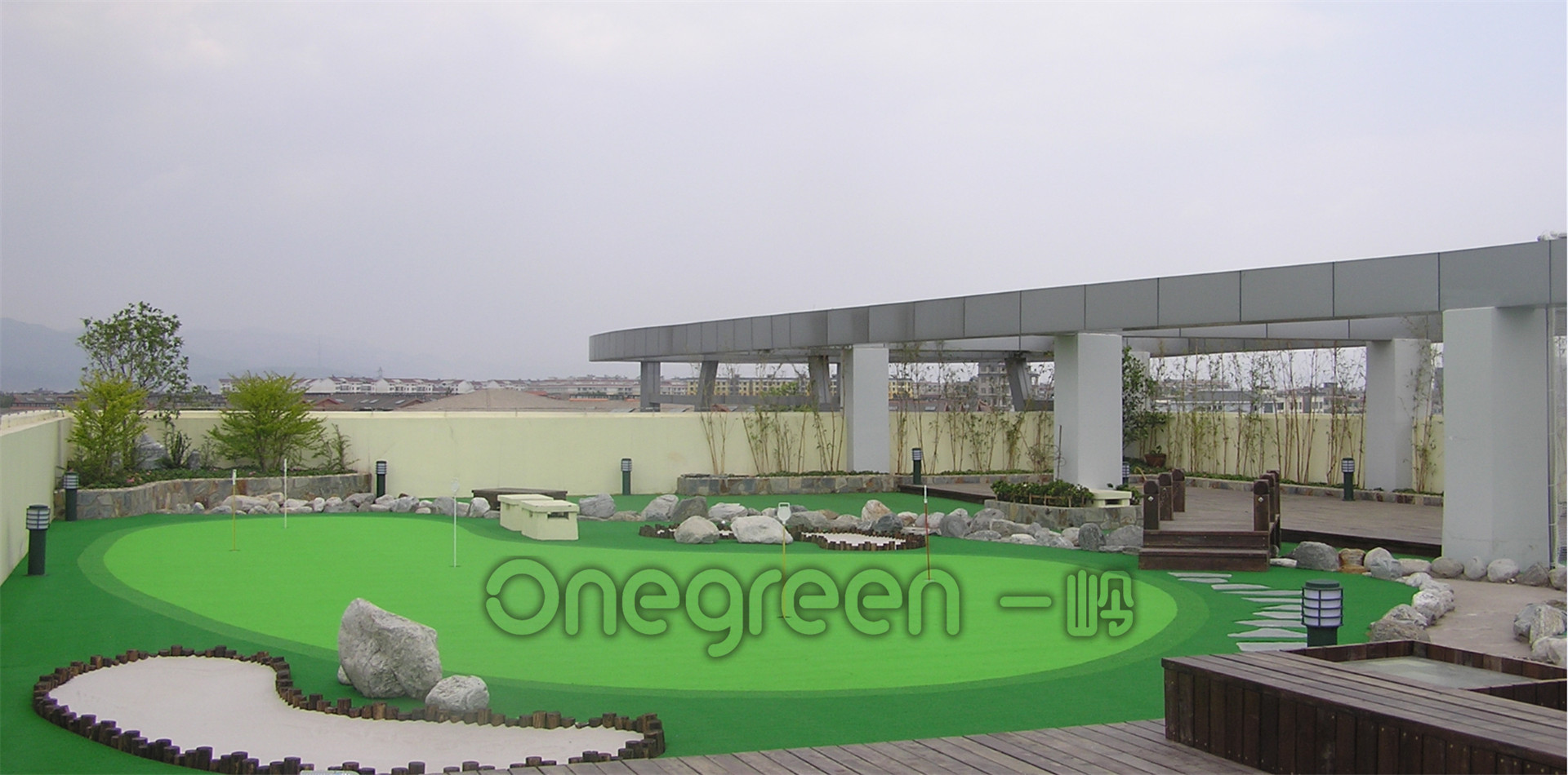 昆明-萬龍大廈屋頂高爾夫果嶺