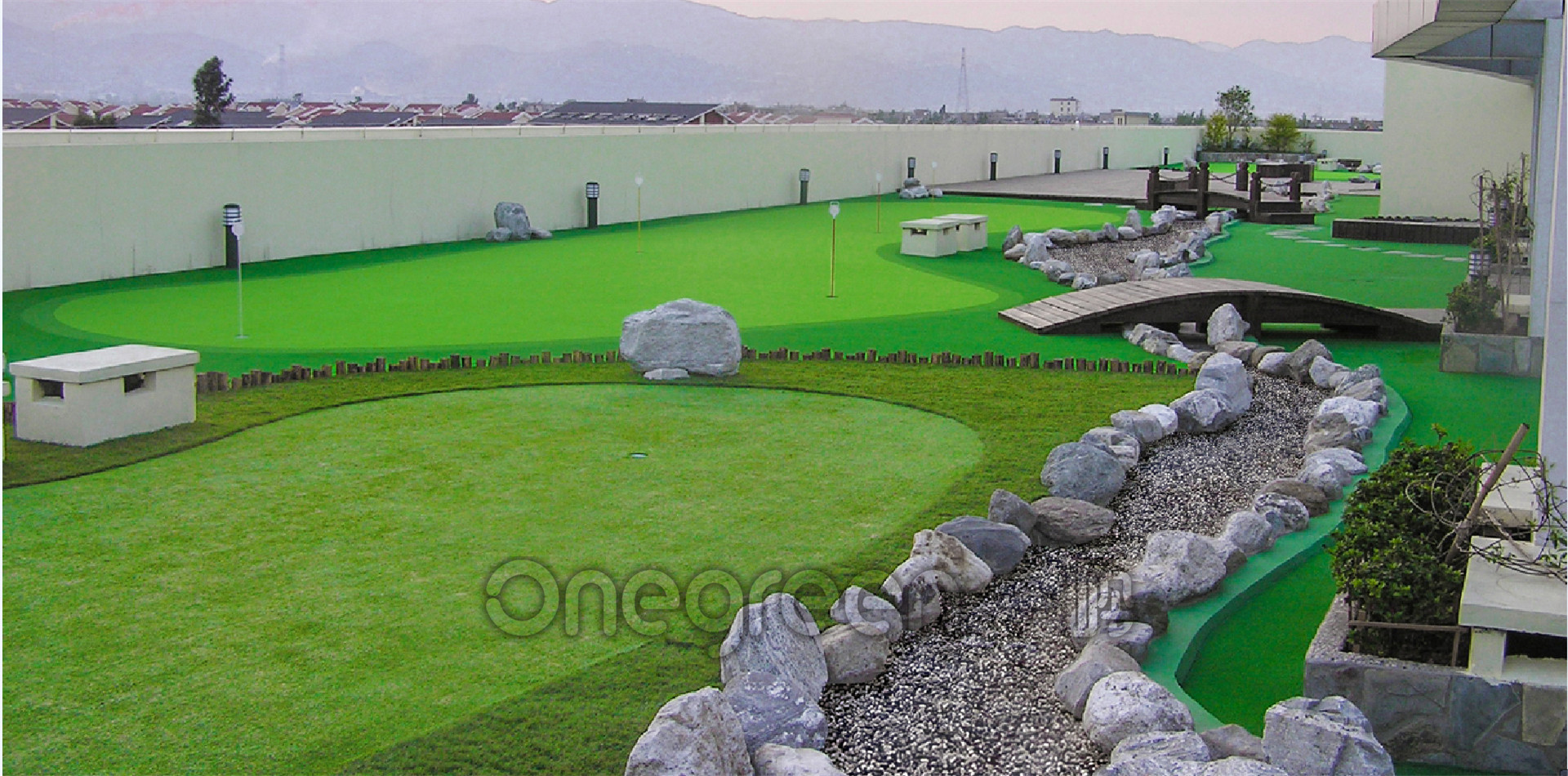 昆明-萬龍大廈屋頂高爾夫果嶺