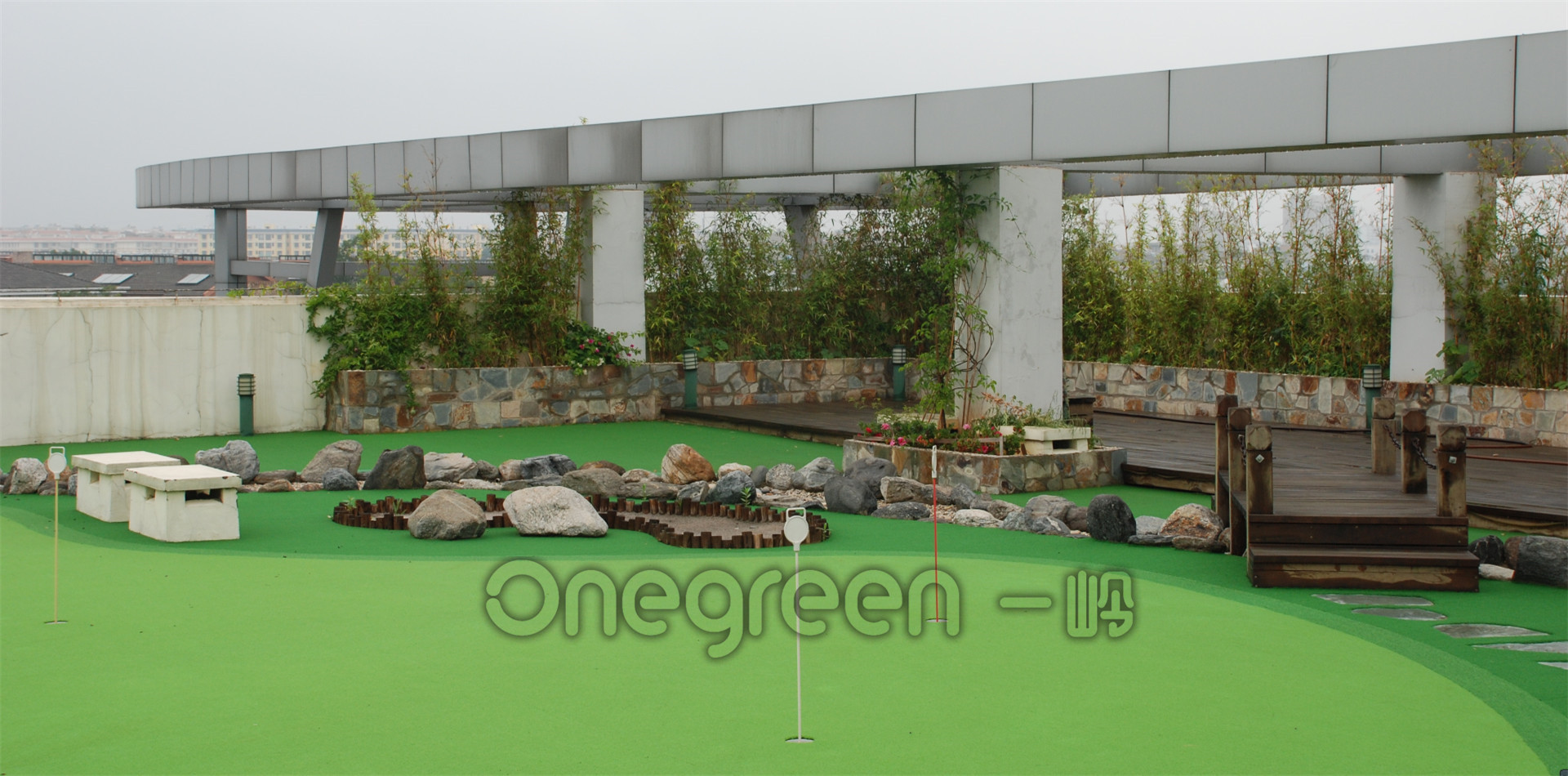 昆明-萬龍大廈屋頂高爾夫果嶺