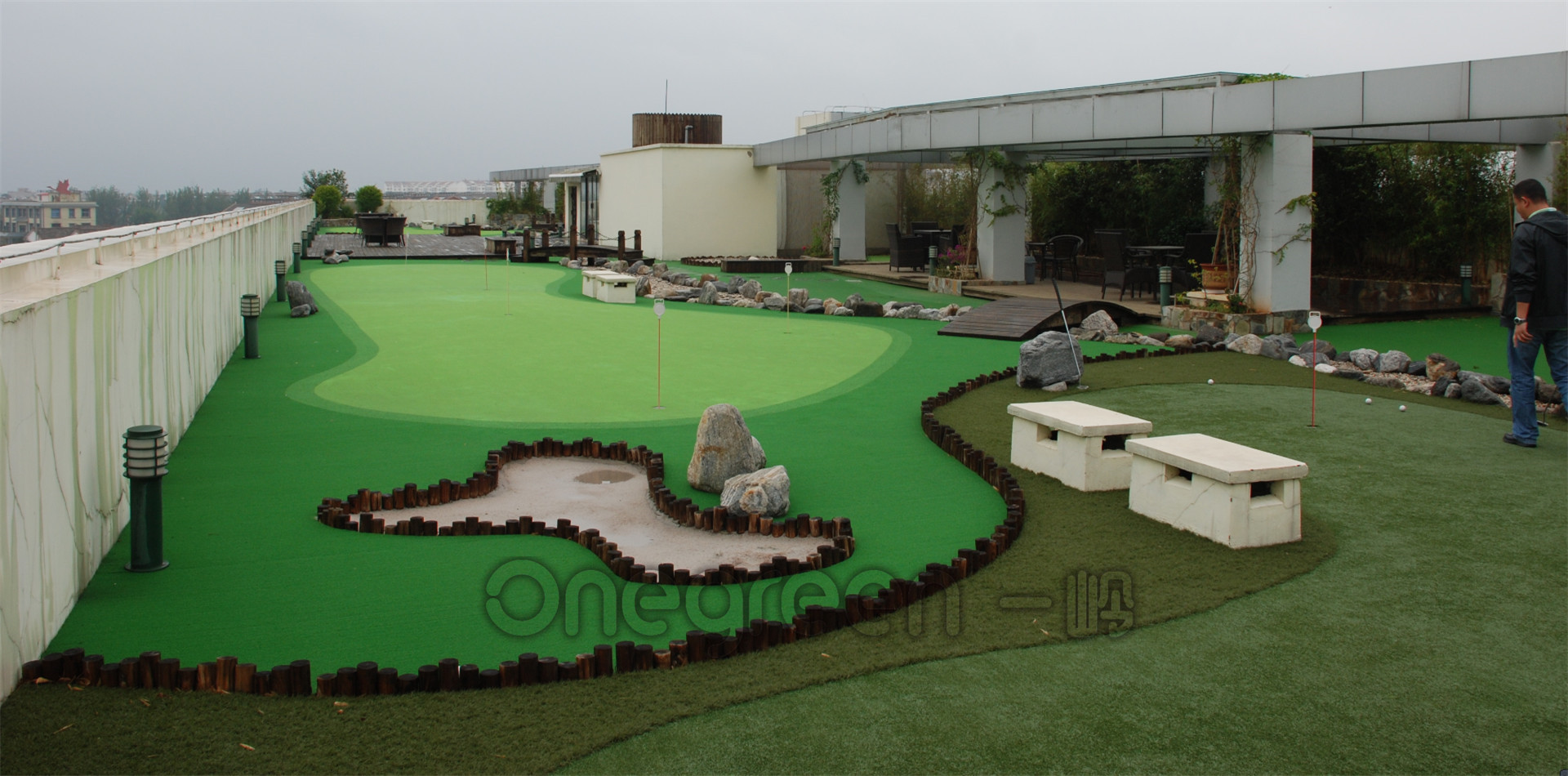 昆明-萬龍大廈屋頂高爾夫果嶺